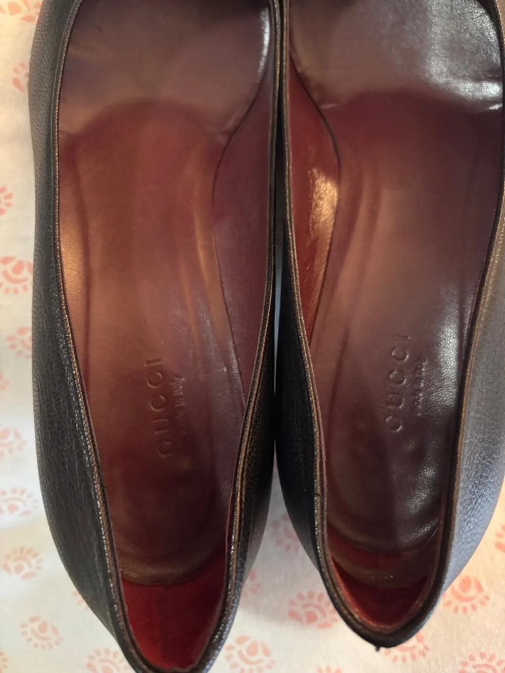 Gucci Dark Brown/Black Pointed Leather Pumps with Burgundy Insole - Picture 8 of 8